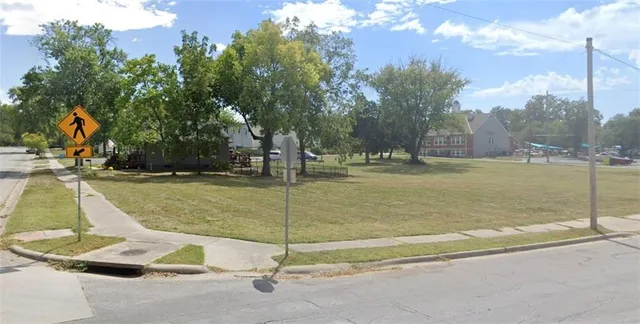 $984,556 | 400 Southeast Green Street, Lee's Summit, MO 64063