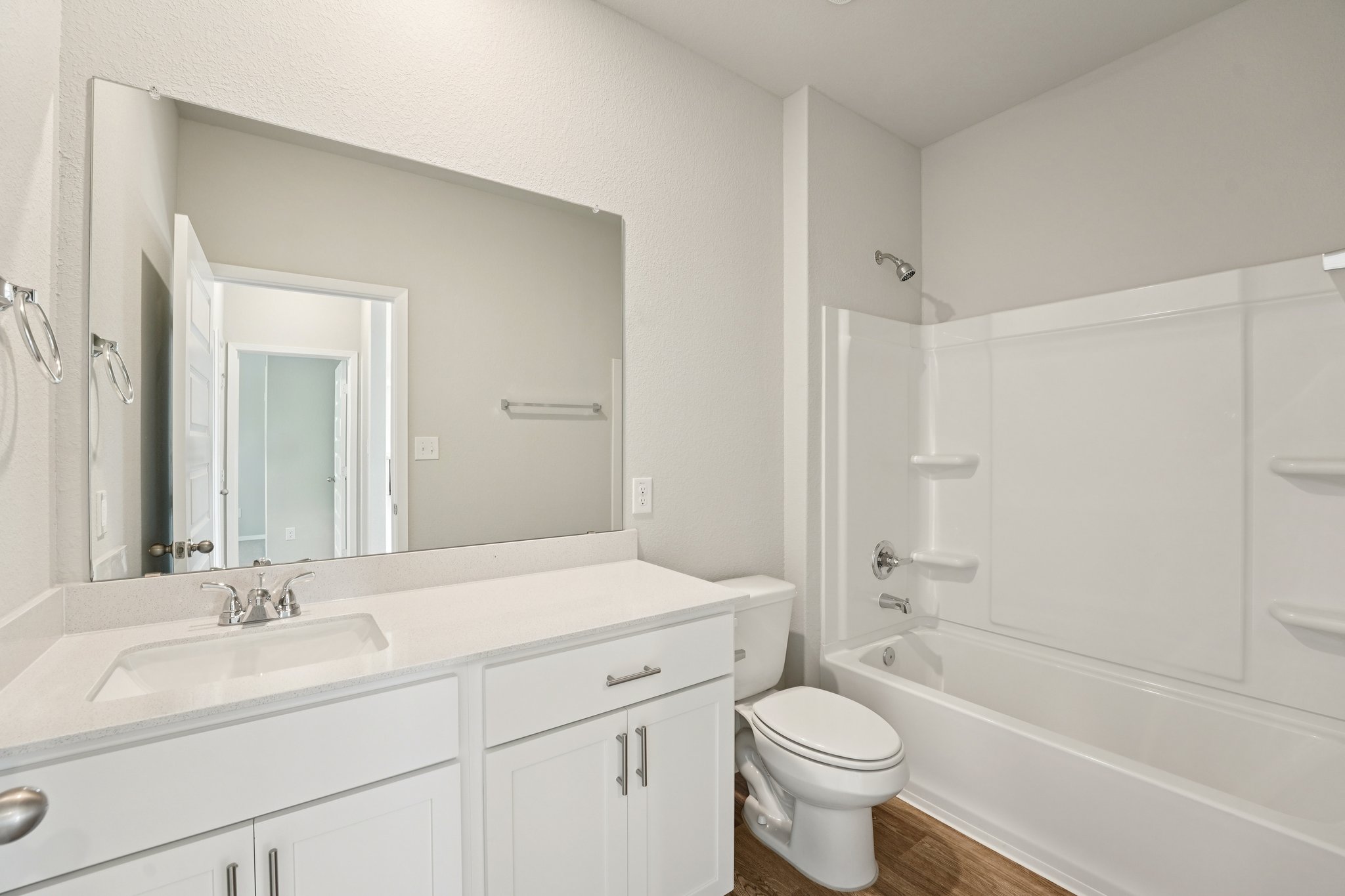 136 Summer Drive Elgin, TX 78621 - Photo 25 of 35 Secondary Bath