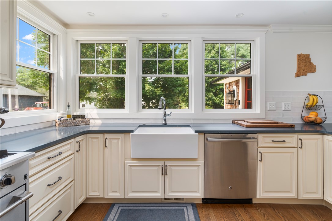 1157 Tuckertown Road South Kingstown, RI 02879 - Photo 13 of 48