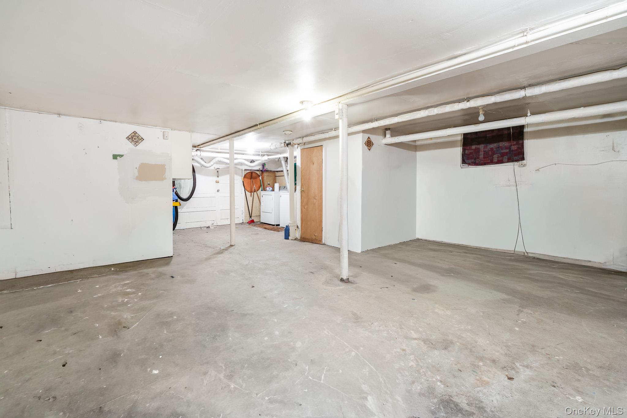 2437 Buck Street Bronx, NY 10461 - Photo 31 of 38 a view of a garage