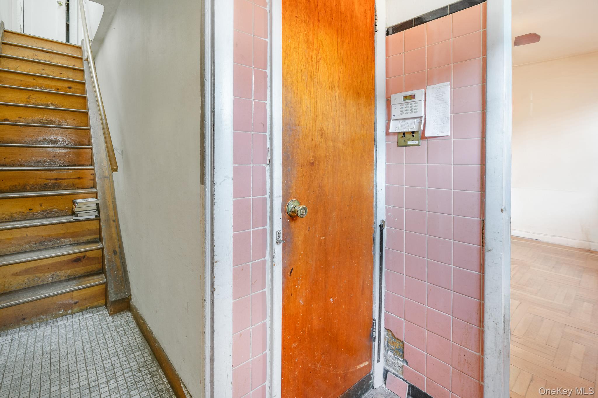 2437 Buck Street Bronx, NY 10461 - Photo 5 of 38