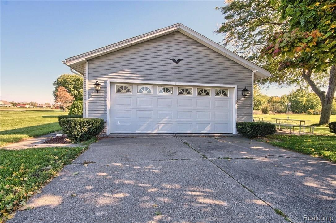7566 Labo Road South Rockwood, MI 48179 - Photo 39 of 39 Garage.jpg