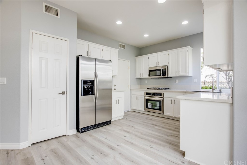 28069 Keepsake Way Valencia, CA 91354 - Photo 21 of 55