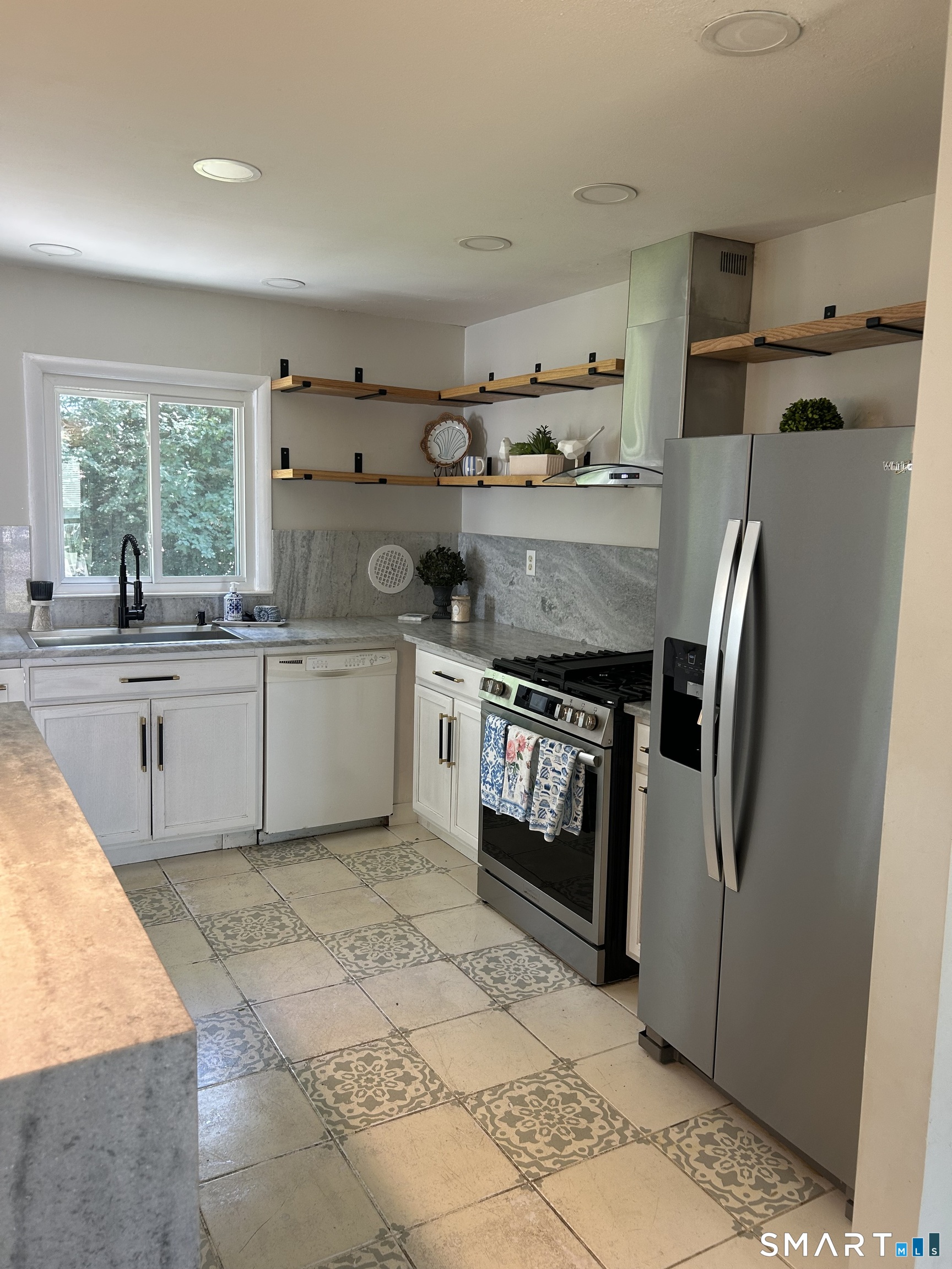99 Lyman Road West Hartford, CT 06117 - Photo 9 of 39