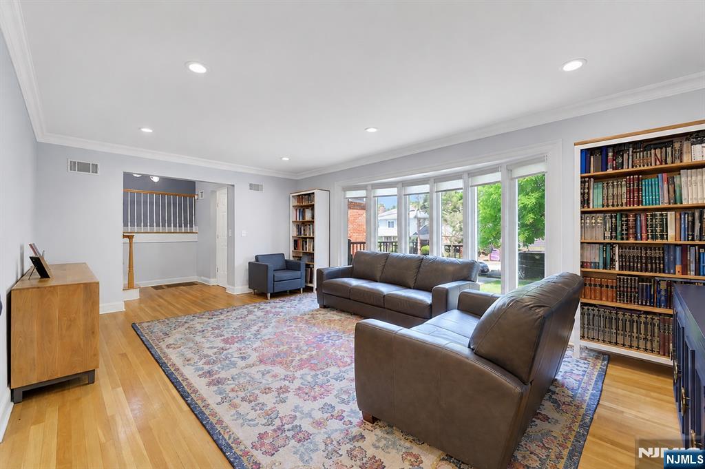 514 Rutland Avenue Teaneck, NJ 07666 - Photo 7 of 40