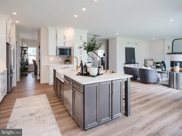 a view of an empty room with closet and entryway