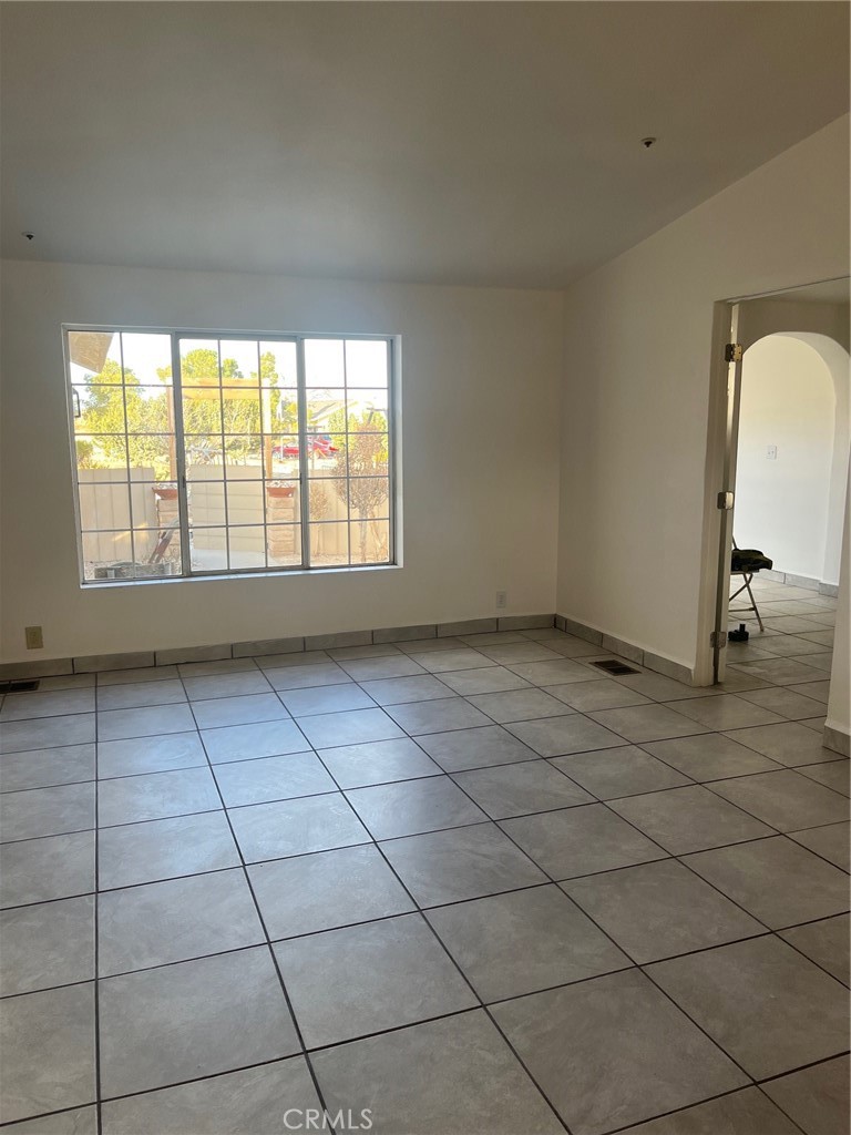 21925 Fort Tejon Road Llano, CA 93544 - Photo 5 of 7 LIVING ROOM