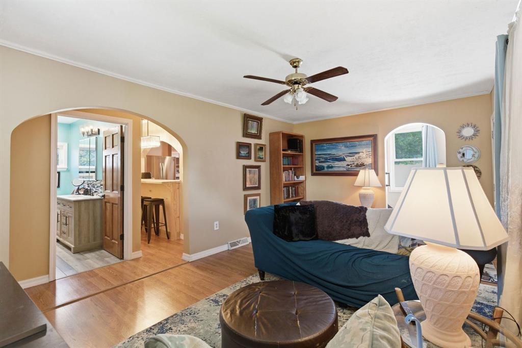 283 Center Grange Road Aliquippa, PA 15001 - Photo 10 of 29 Livingroom