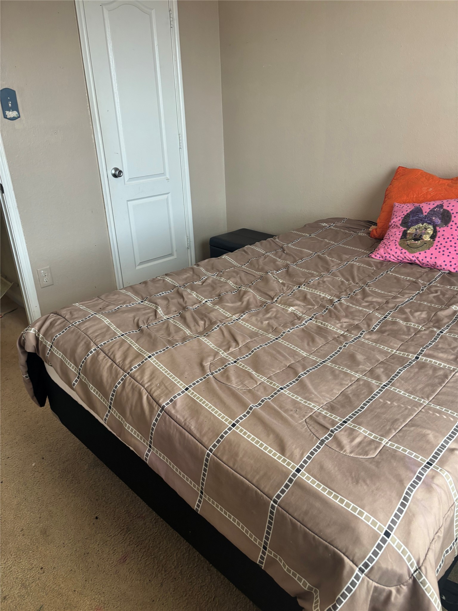 911 Belshear Court Houston, TX 77073 - Photo 17 of 21 a bedroom with a bed and dresser