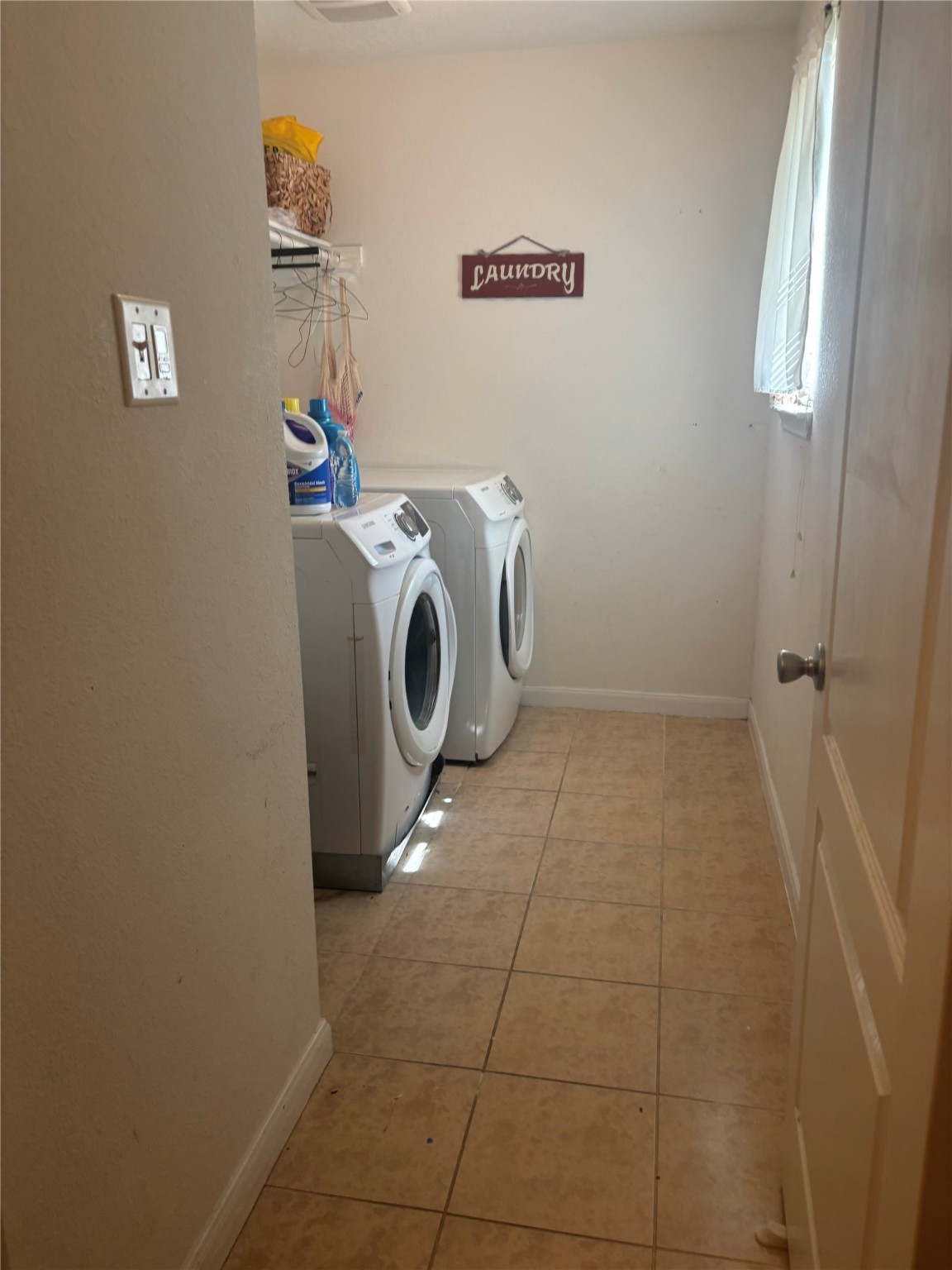 911 Belshear Court Houston, TX 77073 - Photo 20 of 21 a utility room with dryer and washer