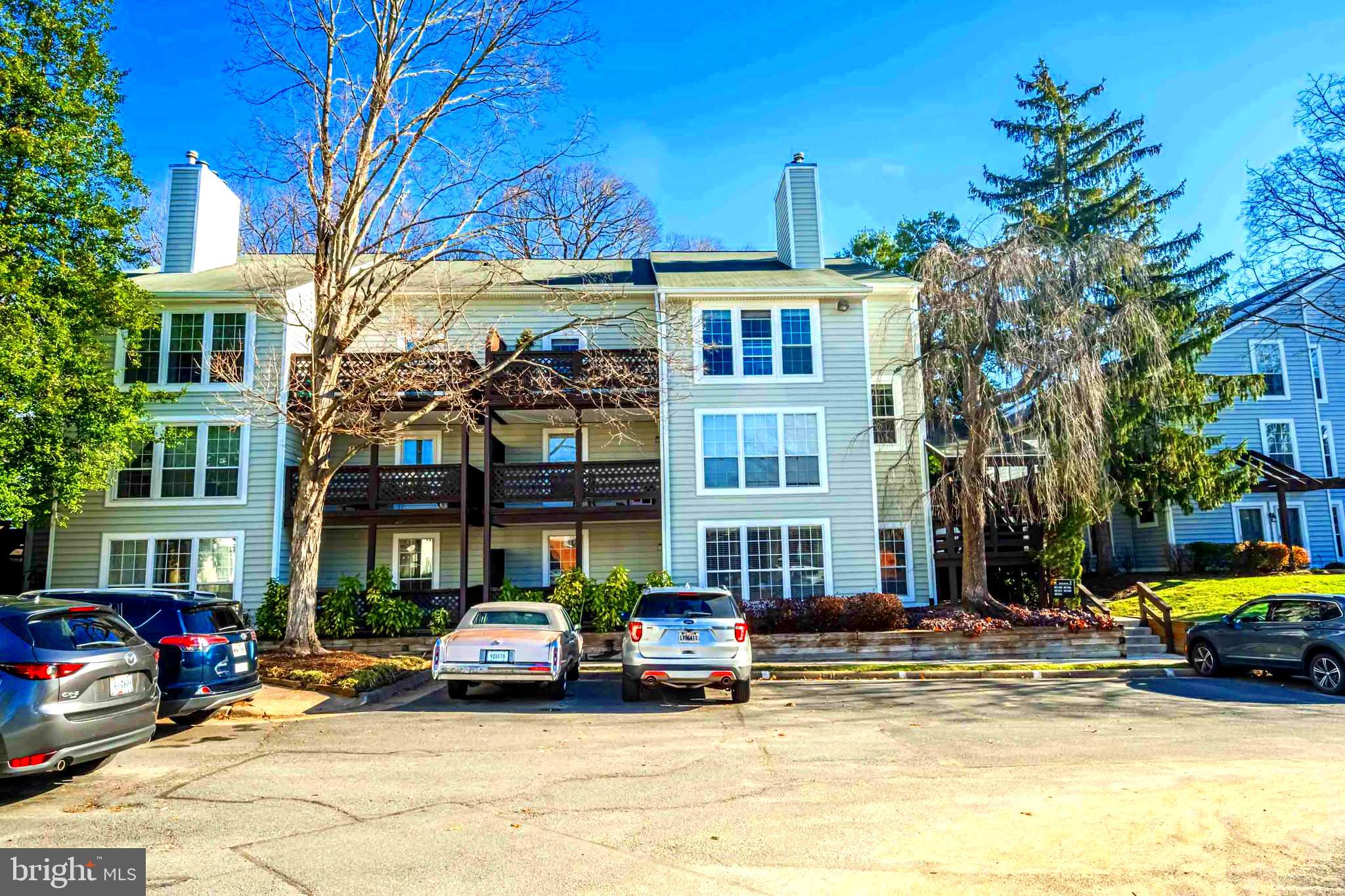 10180 Oakton Terrace Road, Unit 10180 Oakton, VA 22124 - Photo 3 of 29 Large parking area ..