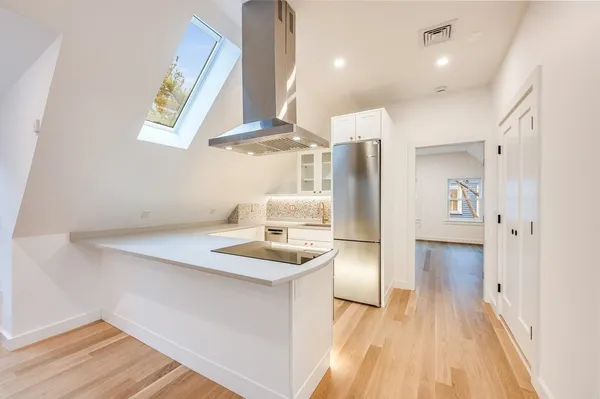 $3,900 | 79 Dana, Unit 3, Cambridge, MA 02138