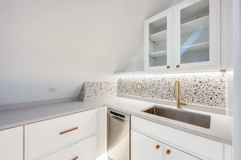 $4,000 | 79 Dana, Unit 3, Cambridge, MA 02138
