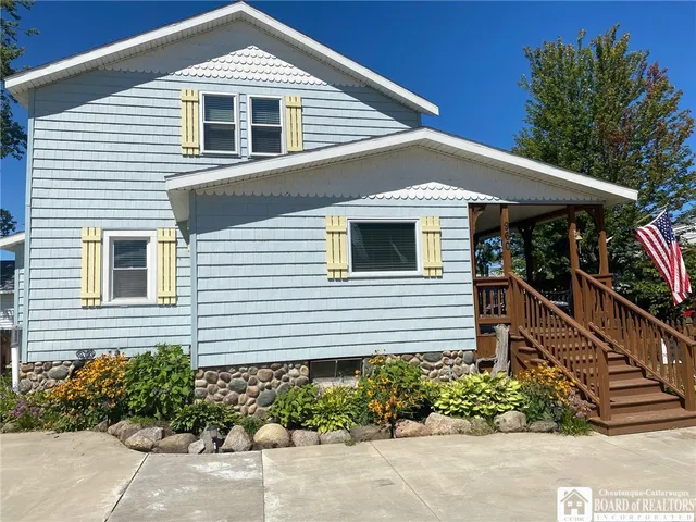 $369,000 | 960 Douglas Place, Hanover, NY 14081