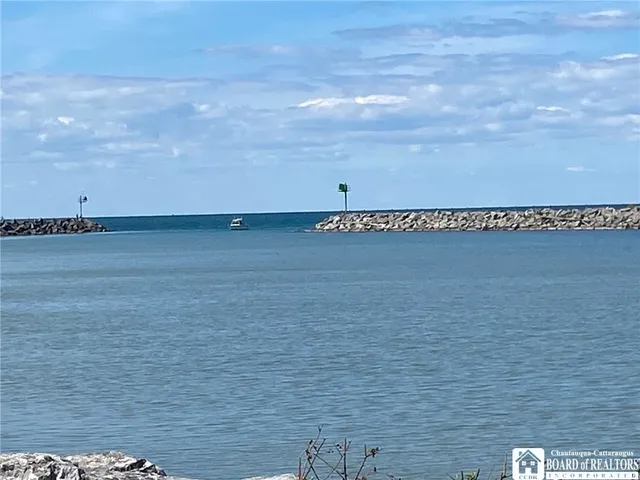 $369,000 | 960 Douglas Place, Hanover, NY 14081