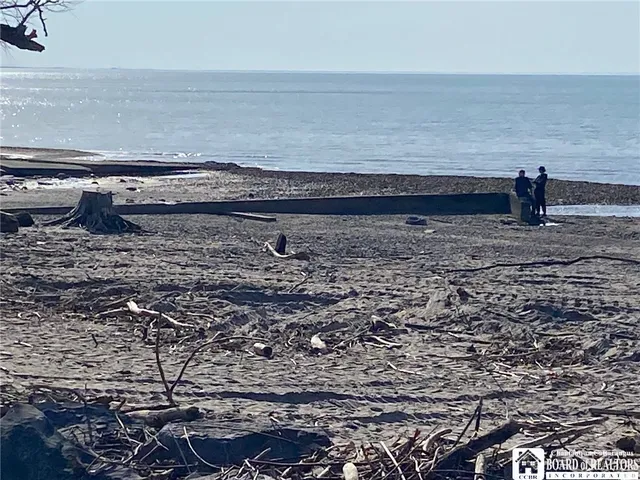 $369,000 | 960 Douglas Place, Hanover, NY 14081