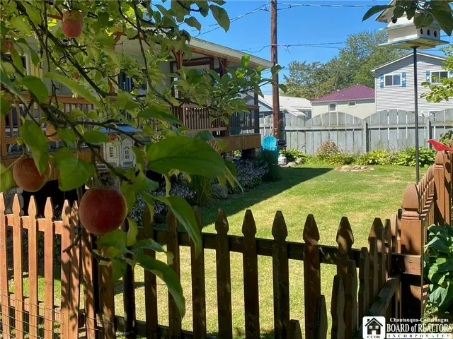 $369,000 | 960 Douglas Place, Hanover, NY 14081