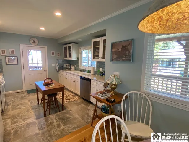 $369,000 | 960 Douglas Place, Hanover, NY 14081