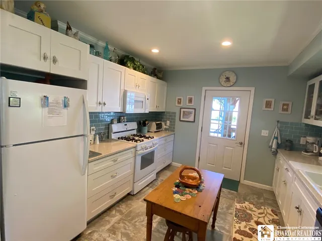 $369,000 | 960 Douglas Place, Hanover, NY 14081