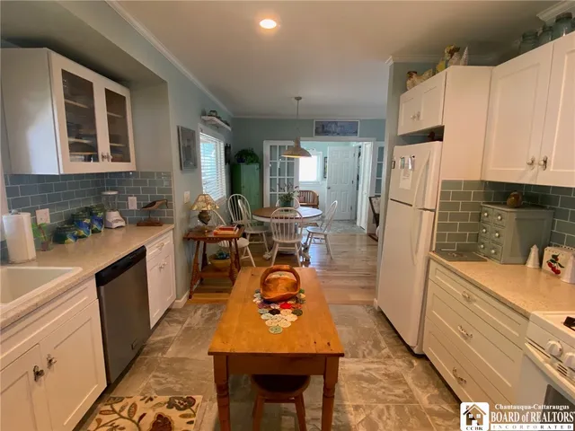 $369,000 | 960 Douglas Place, Hanover, NY 14081