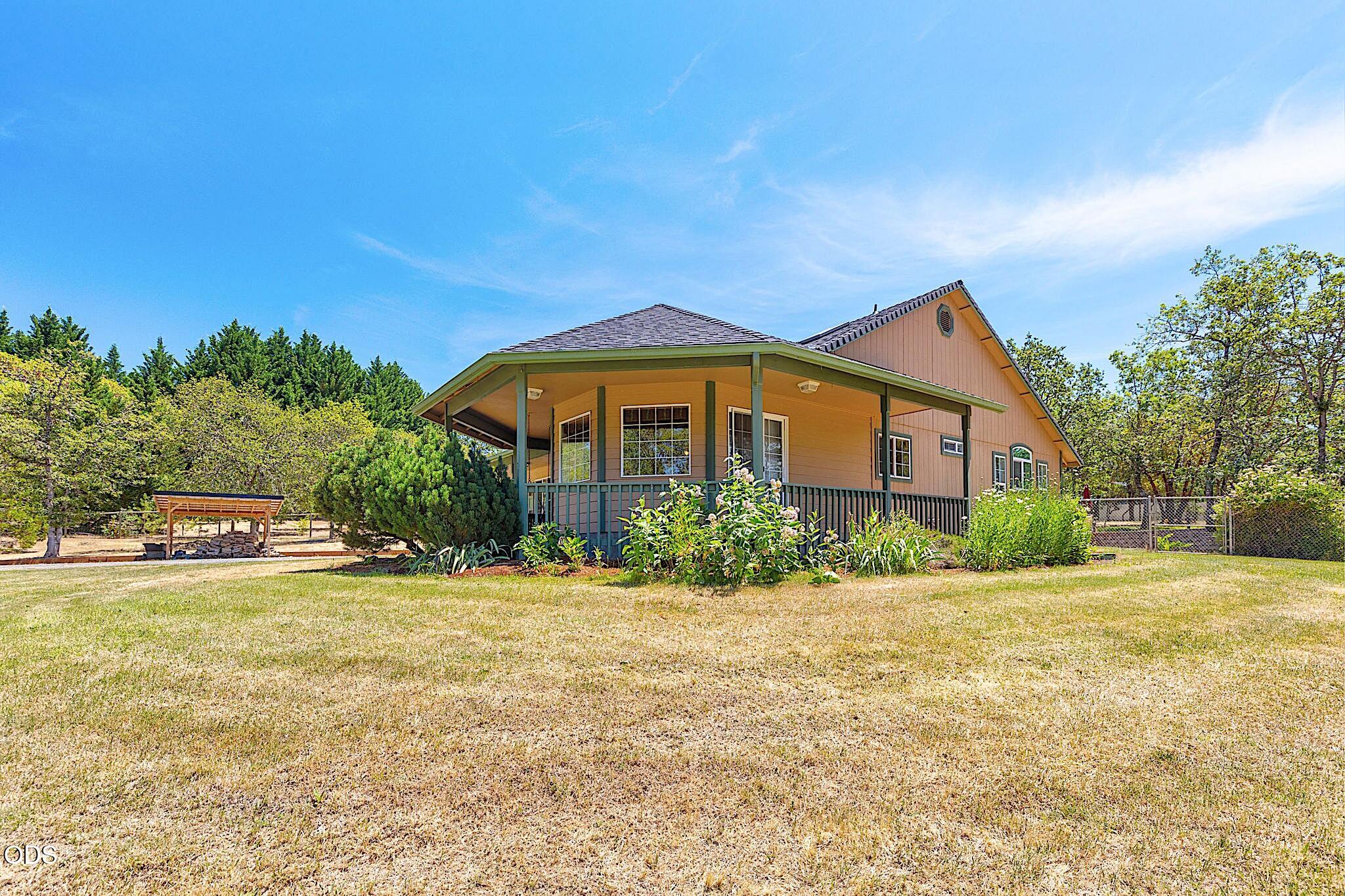 371 Castle Creek Road Grants Pass, OR 97526 - Photo 4 of 71 Gallery Image 4
