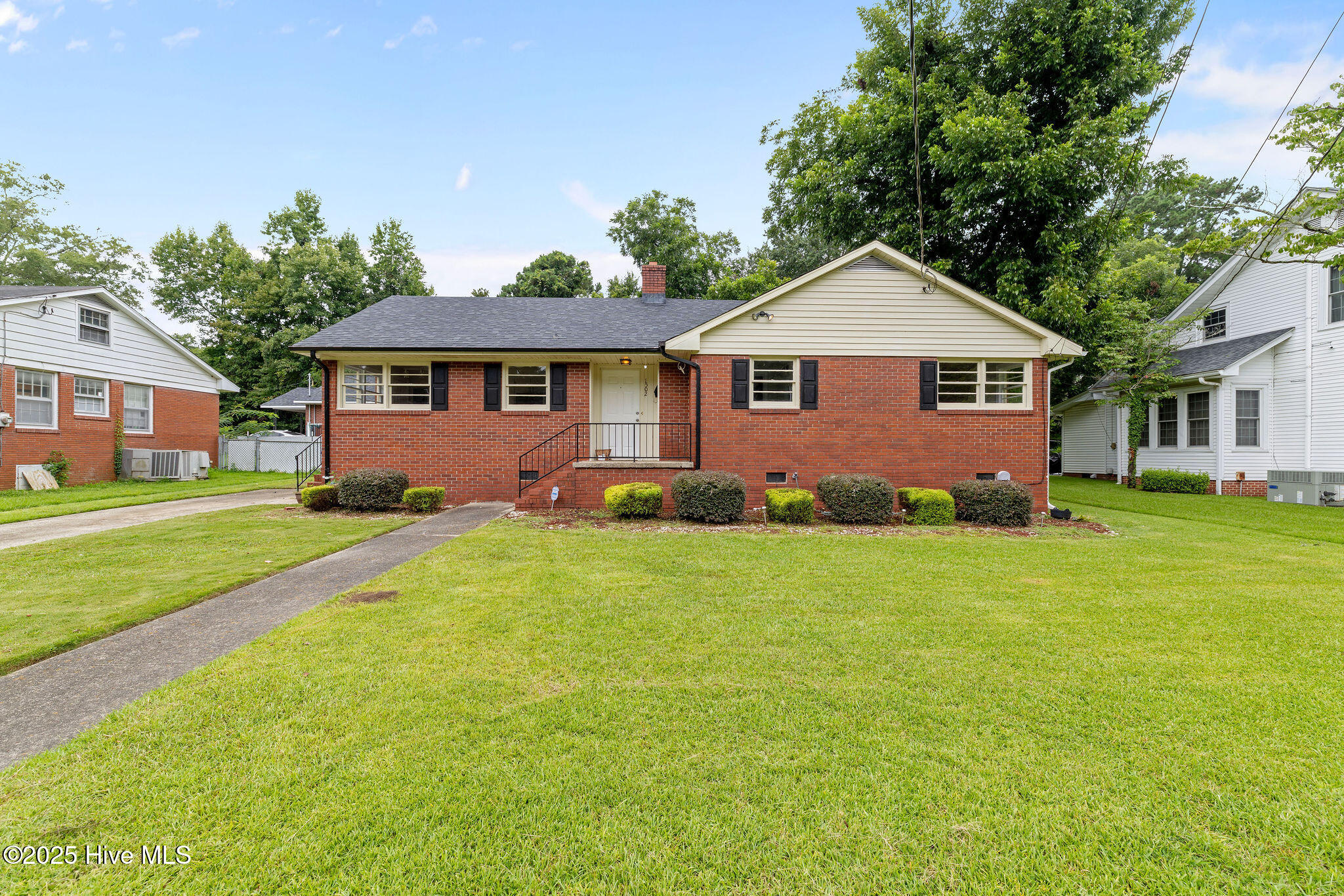 1502 Queens Road Kinston, NC 28501 - Photo 1 of 15 Main