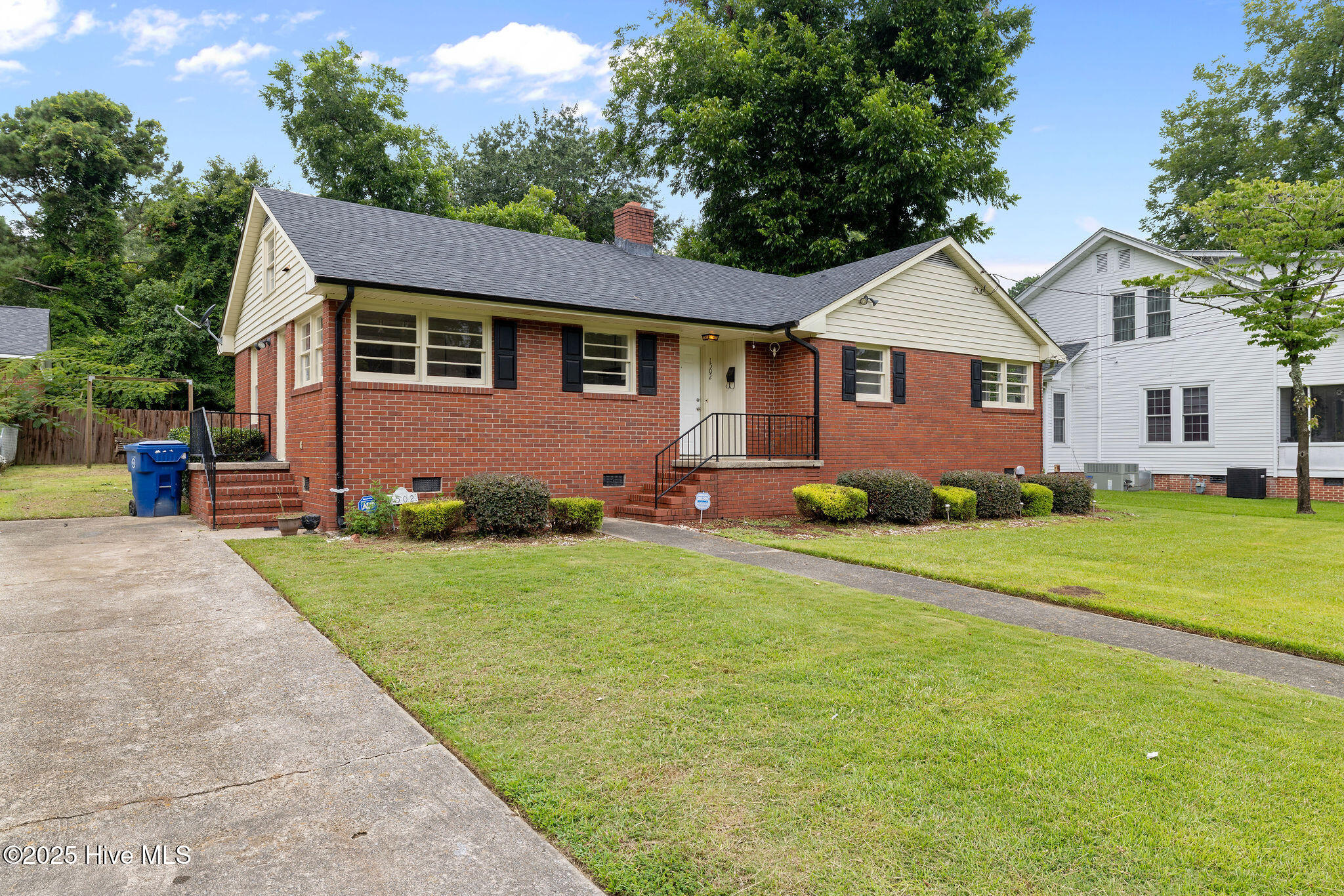 1502 Queens Road Kinston, NC 28501 - Photo 3 of 15 5T5A4938