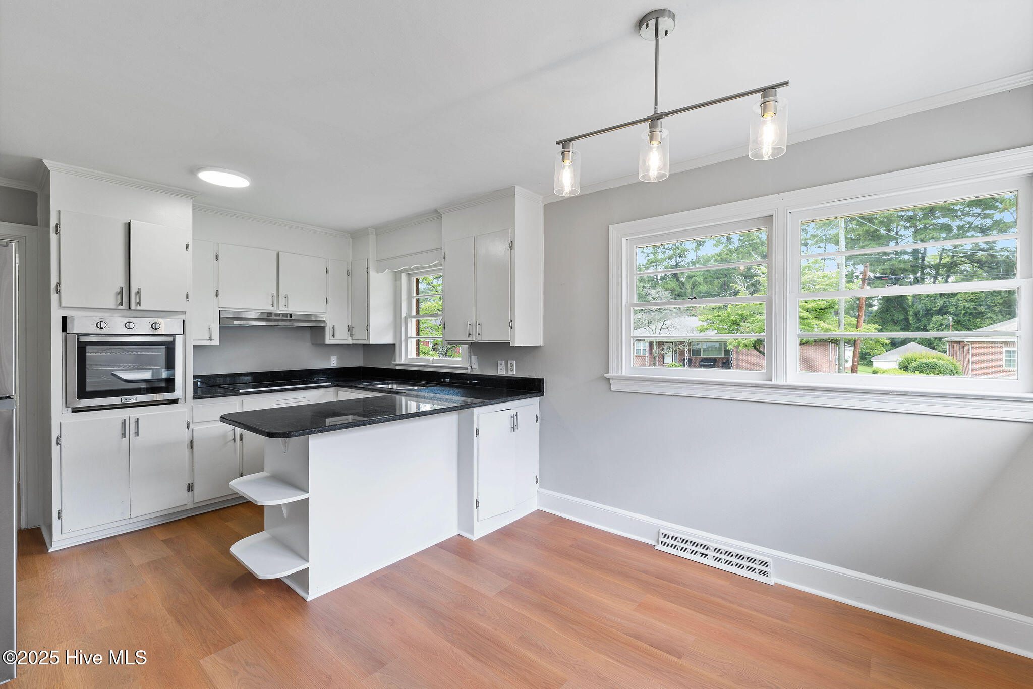 1502 Queens Road Kinston, NC 28501 - Photo 6 of 15 5T5A4874