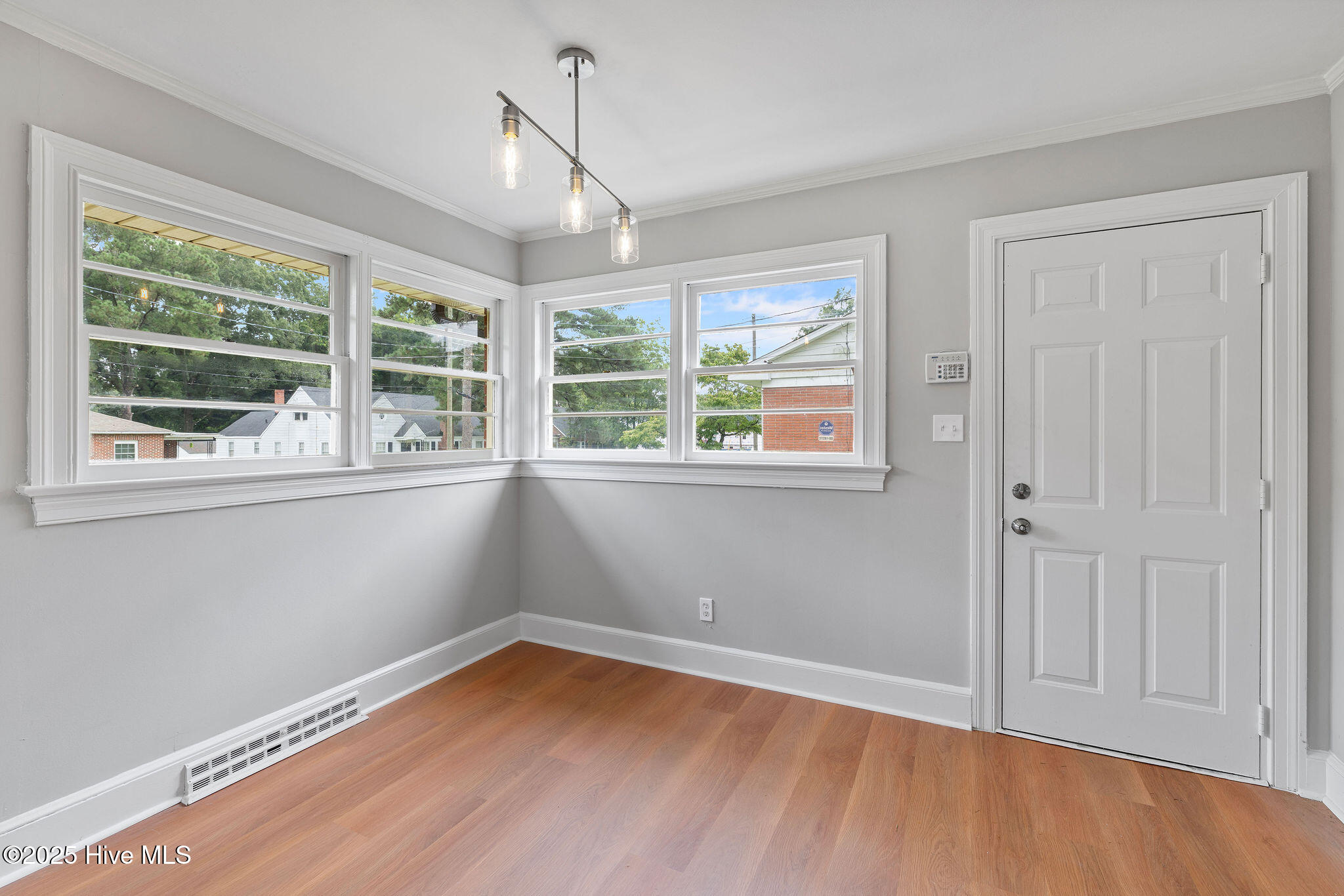 1502 Queens Road Kinston, NC 28501 - Photo 9 of 15 5T5A4889