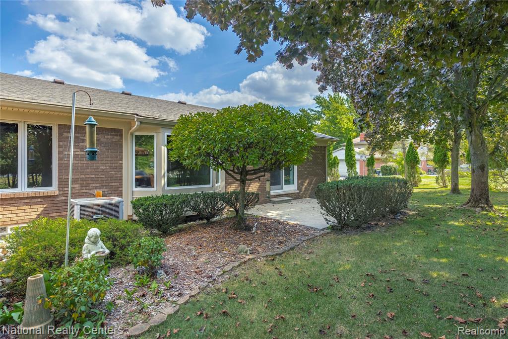 26131 Pleasant Valley Road Farmington Hills, MI 48331 - Photo 52 of 61