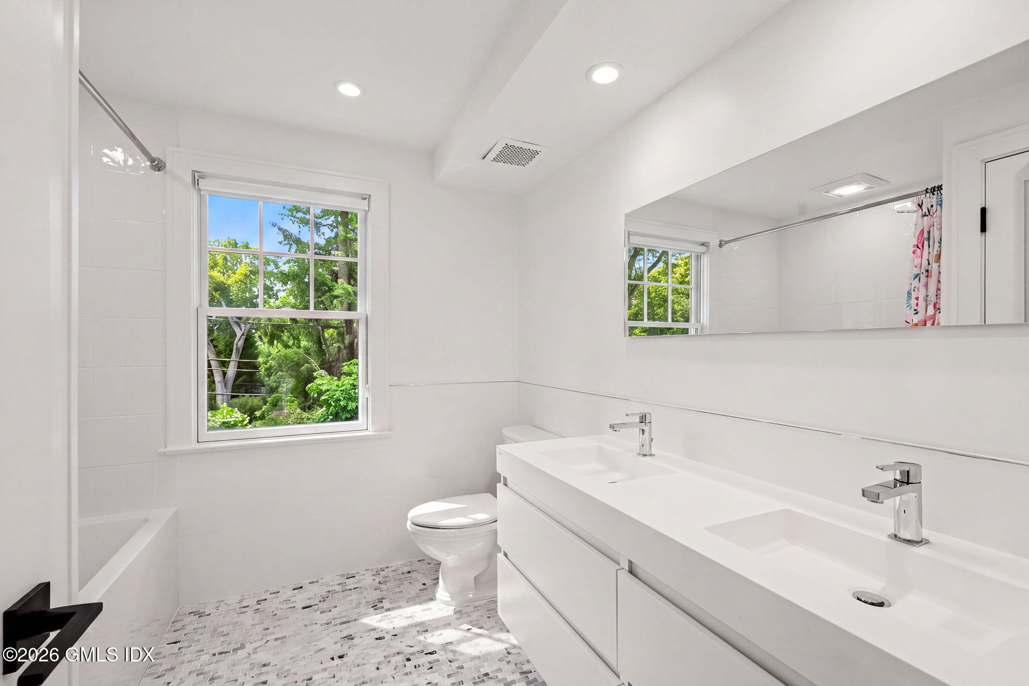 24 Rocky Point Road Old Greenwich, CT 06870 - Photo 24 of 39 Full Bathroom