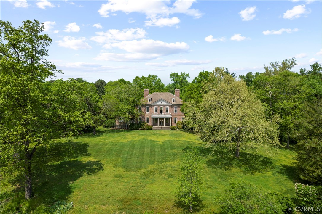 211 Ross Road Henrico, VA 23229 - Photo 2 of 50 a view of a big garden with plants and large trees