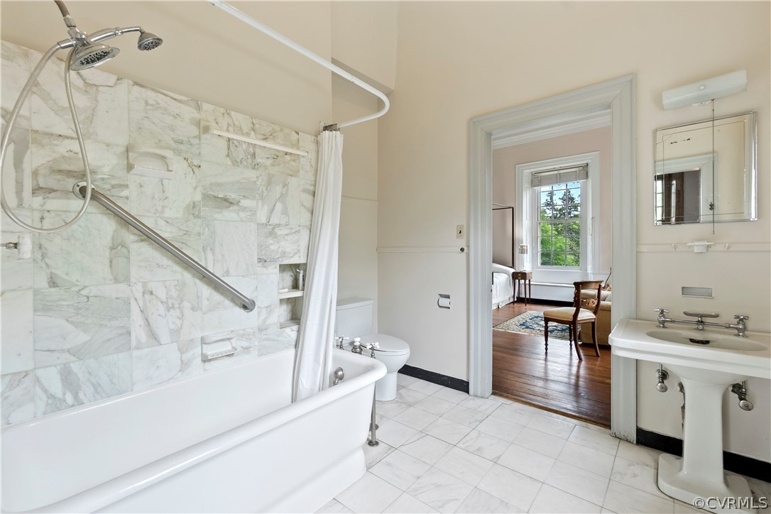 211 Ross Road Henrico, VA 23229 - Photo 28 of 50 a bathroom with a tub sink and mirror