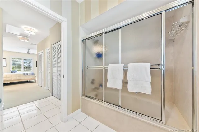 a en suite bathroom with a double vanity sink and a mirror