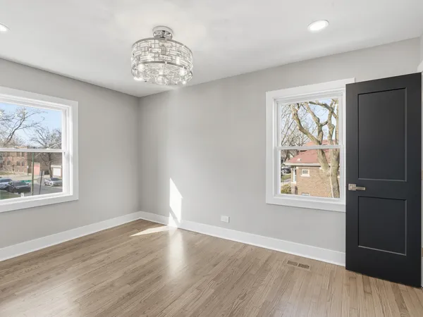 $339,900 | 600 East 87th Place, Chicago, IL 60619