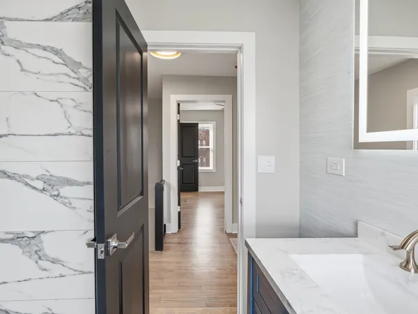 $339,900 | 600 East 87th Place, Chicago, IL 60619