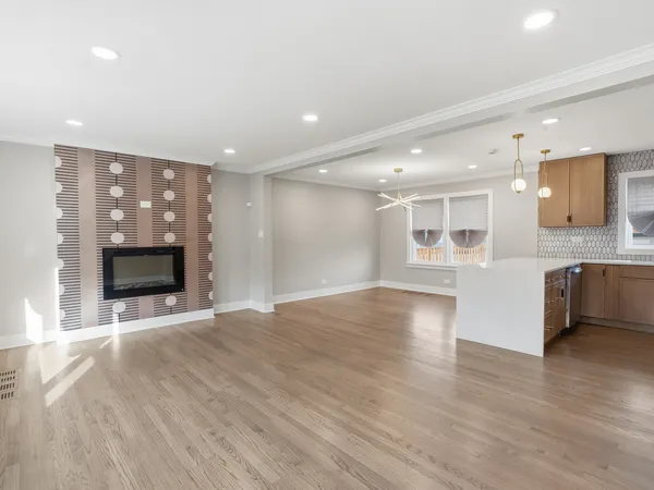 $339,900 | 600 East 87th Place, Chicago, IL 60619
