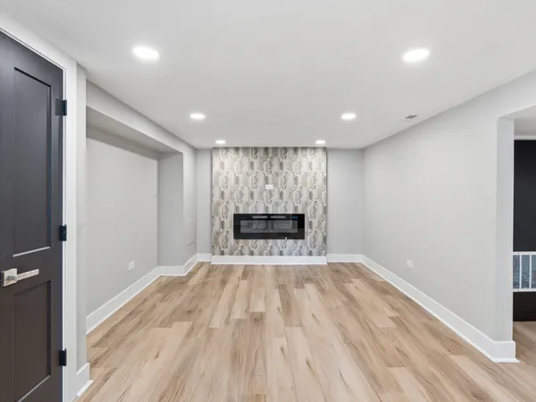 $339,900 | 600 East 87th Place, Chicago, IL 60619