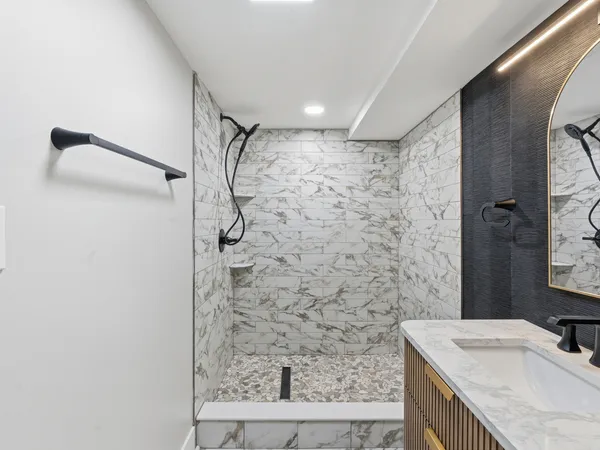 $339,900 | 600 East 87th Place, Chicago, IL 60619