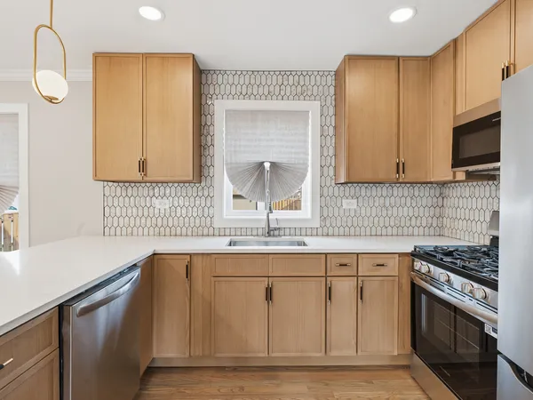 $339,900 | 600 East 87th Place, Chicago, IL 60619