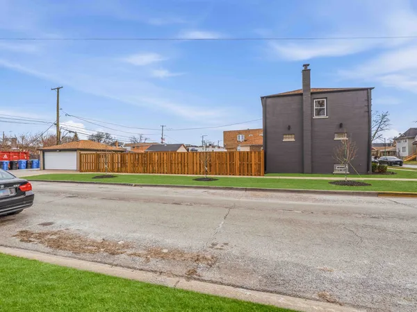 $339,900 | 600 East 87th Place, Chicago, IL 60619