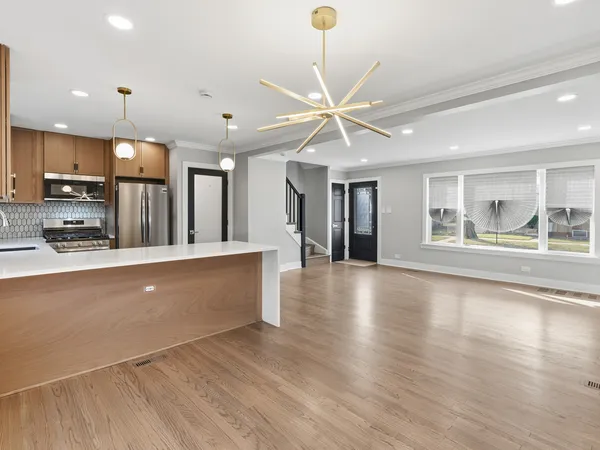 $339,900 | 600 East 87th Place, Chicago, IL 60619