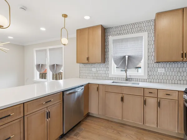 $339,900 | 600 East 87th Place, Chicago, IL 60619