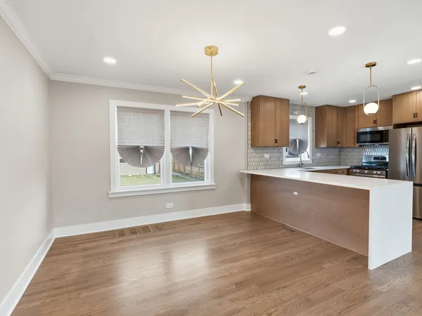 $339,900 | 600 East 87th Place, Chicago, IL 60619