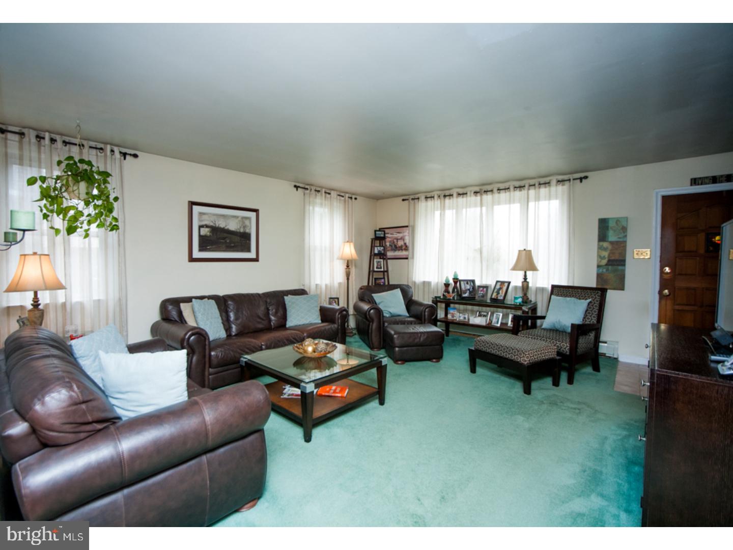 180 Scenic Road Springfield, PA 19064 - Photo 3 of 25 Living Room