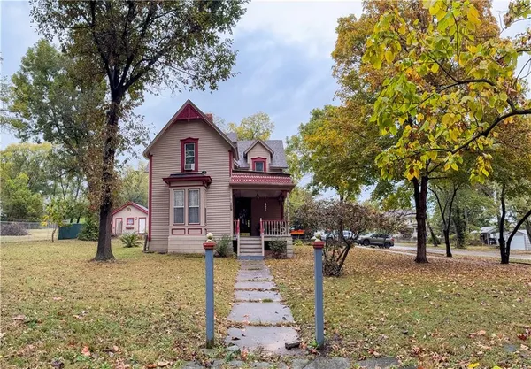 $349,000 | 109 East 10th Street, Pleasanton, KS 66075