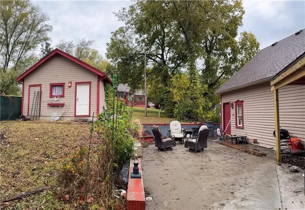 $349,000 | 109 East 10th Street, Pleasanton, KS 66075