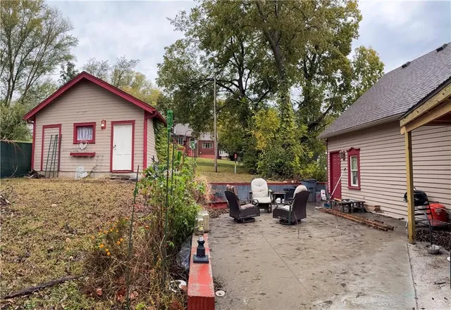 $349,000 | 109 East 10th Street, Pleasanton, KS 66075