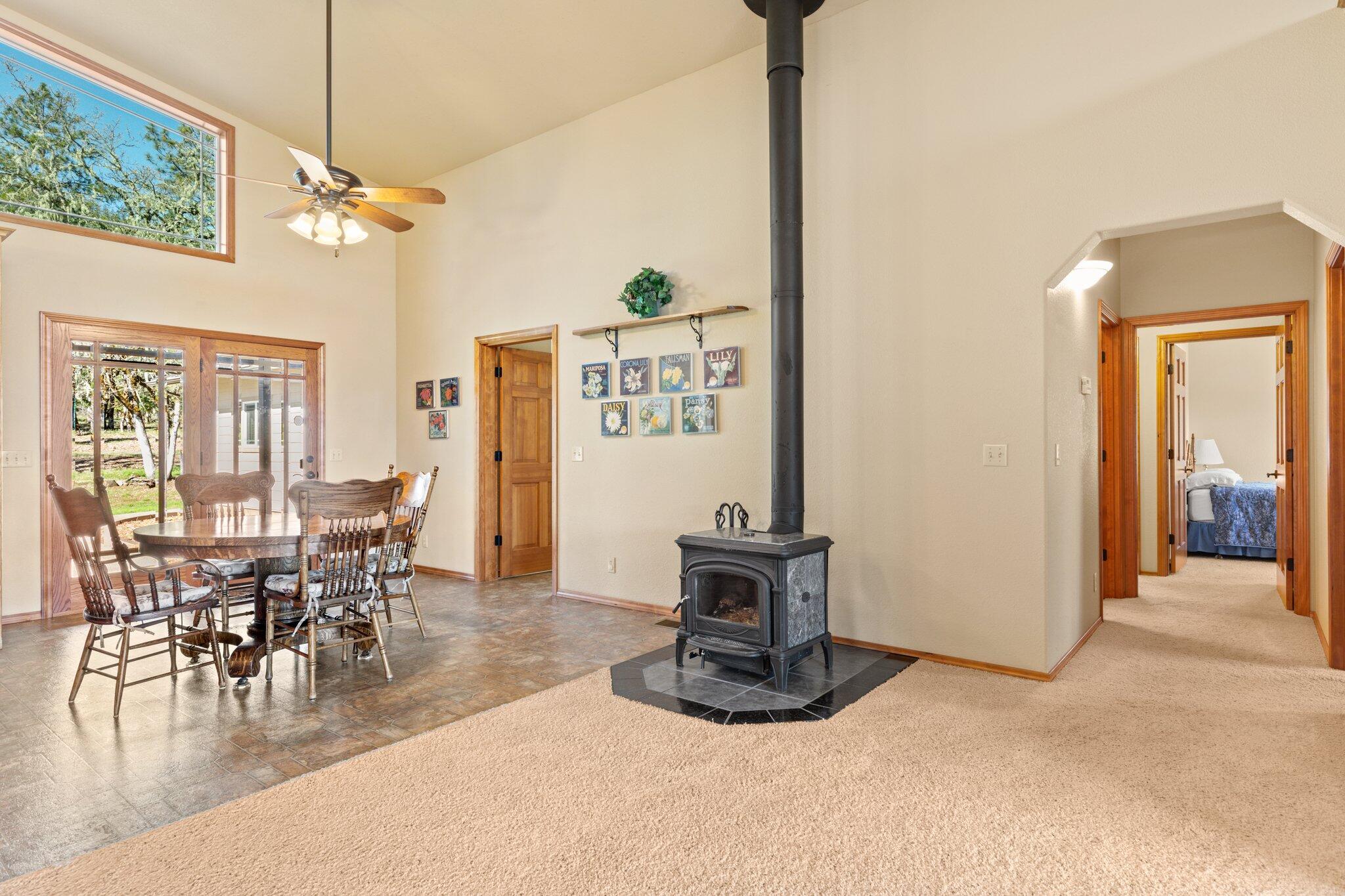 6250 West Side Road Cave Junction, OR 97523 - Photo 23 of 43 22-web-or-mls-IMGL5428