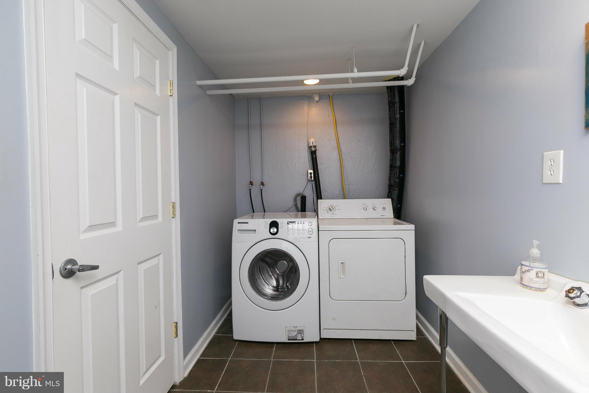 966 North Hill Road Baltimore, MD 21218 - Photo 12 of 30 Bath